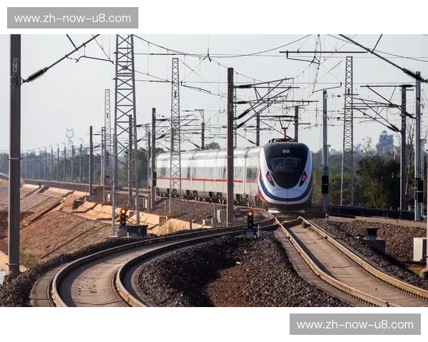 从昆明到万象：中老铁路上的“快”与“慢”之博弈，一场关于灵魂的深度对谈